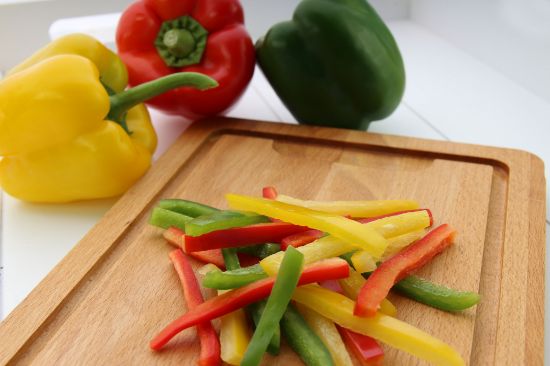 Bild von Paprikastreifen rot,grün,gelb  mit der Beschreibung 4 x 2,5kg