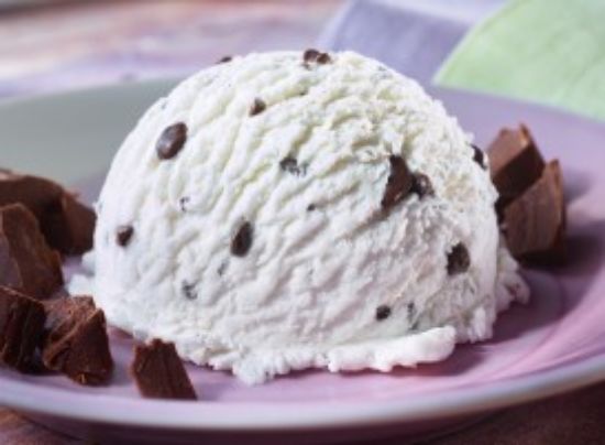 Bild von CDO 5L Stracciatella mit der Beschreibung Sahneeis verfeinert mit Schokostückchen, ohne deklarationspflichtige Zusatzstoffe