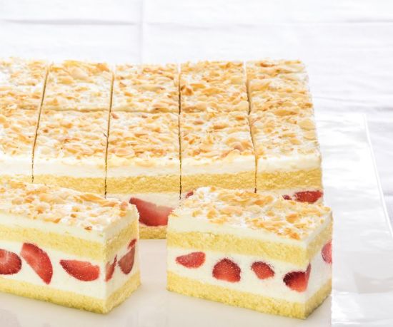 Bild von PFALZGRAF Erdbeer-Jogurt-Sahneschnitte 2.800g mit der Beschreibung 20 geschnitten ODZ