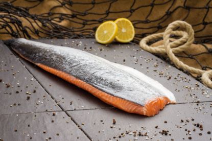 Bild von Lachsseite Norweger ca. 1,8kg mit der Beschreibung mit Haut